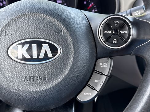 Used 2019 Kia Soul FWD image 14