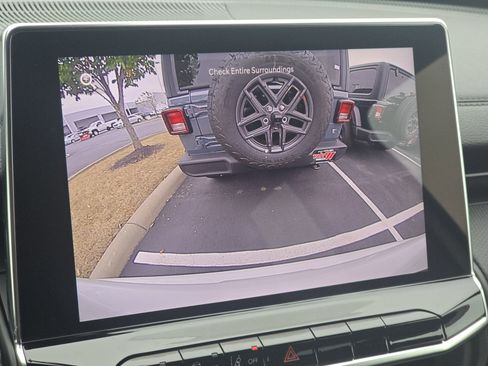 New 2025 Jeep Compass Latitude w/ Sun & Sound Group image 4