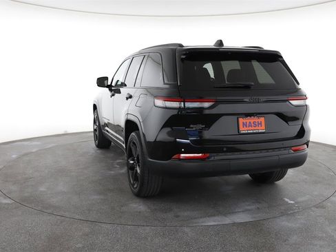 Used 2023 Jeep Grand Cherokee Altitude image 10