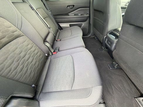Used 2025 Nissan Pathfinder SV FWD image 32