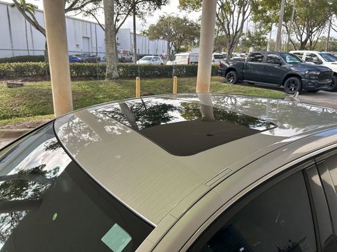 Used 2014 Mercedes-Benz E 550 4MATIC Sedan image 15