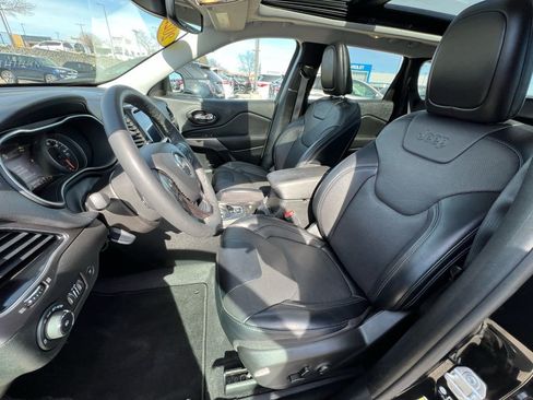 Used 2022 Jeep Cherokee Limited image 18