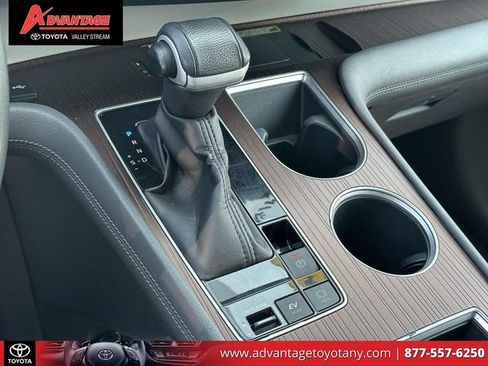 Certified 2022 Toyota Sienna XLE w/ XLE Plus Package FWD image 35