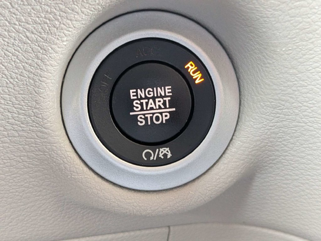 Used 2024 Chrysler Pacifica Touring-L FWD image 29