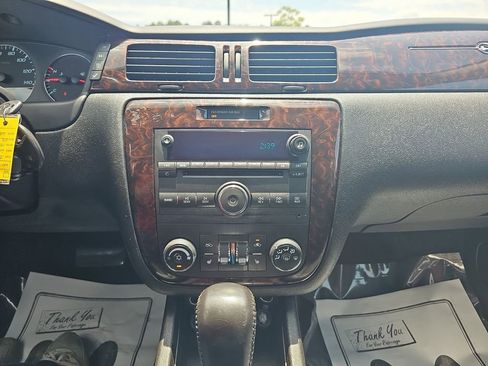Used 2013 Chevrolet Impala LTZ FWD image 19