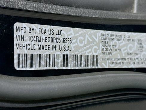 Used 2023 Jeep Grand Cherokee Limited w/ Black Appearance Package image 38