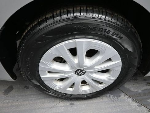 Certified 2022 Toyota Prius LE image 12