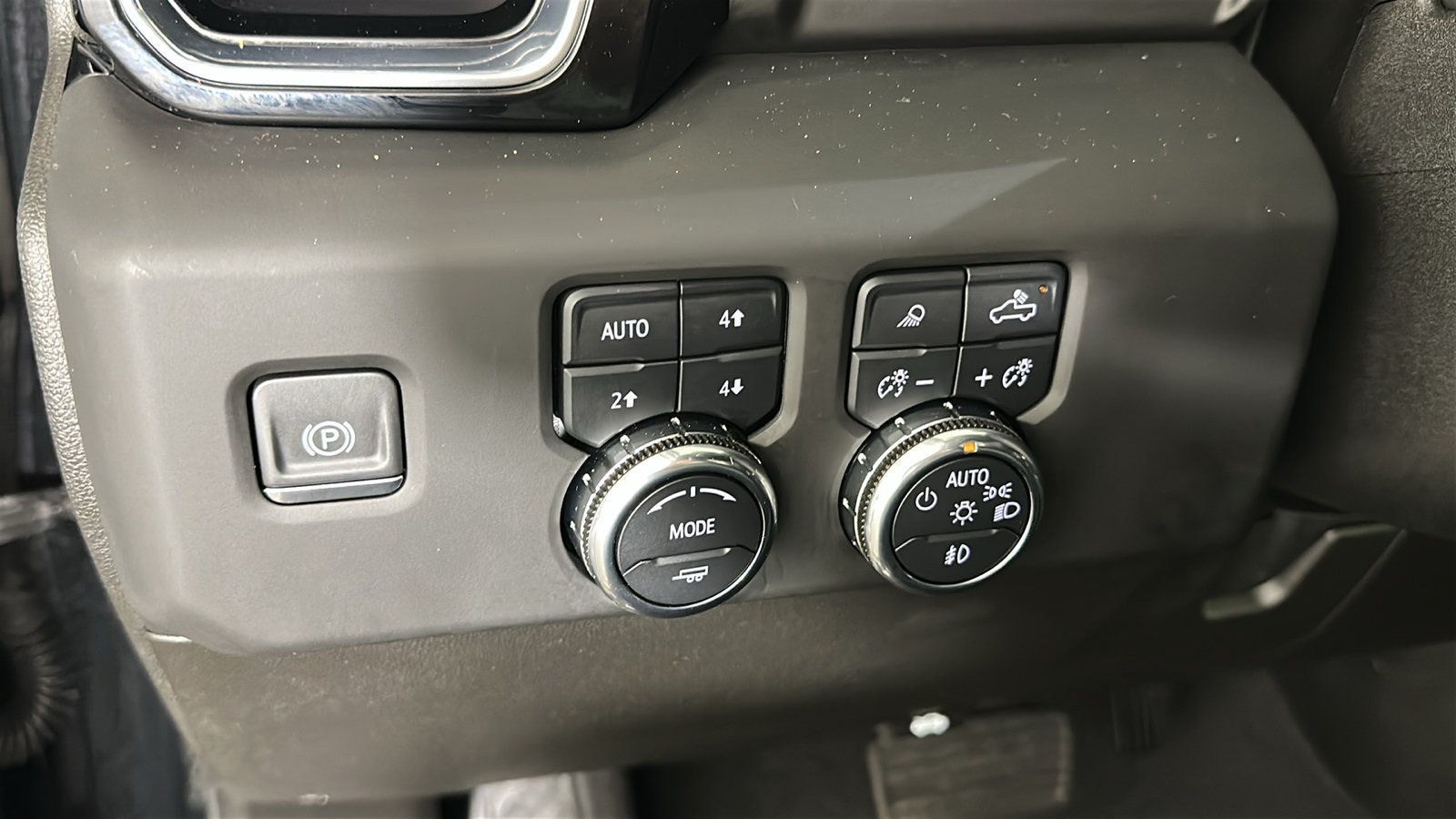 Used 2024 GMC Sierra 2500 Denali w/ Denali Reserve Package AWD/4WD image 24