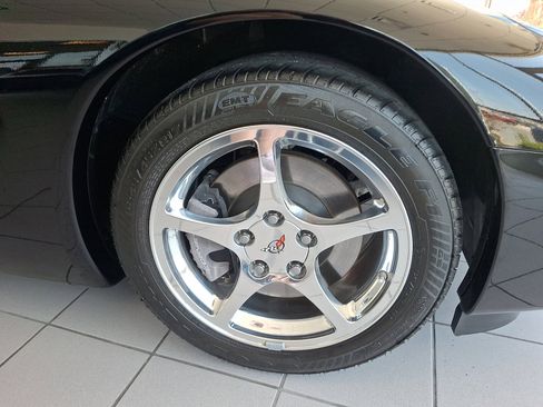 Used 2004 Chevrolet Corvette Convertible w/ Preferred Equipment Group image 8