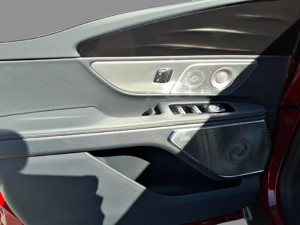 New 2026 Lincoln Nautilus Reserve AWD/4WD image 12