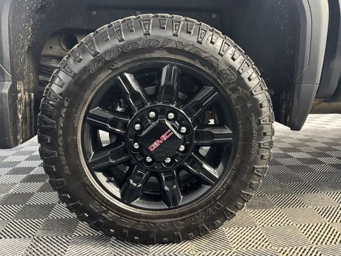 Used 2024 GMC Sierra 2500 AT4 image 40