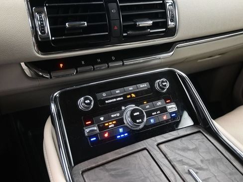 Used 2019 Lincoln Navigator Reserve AWD/4WD image 17