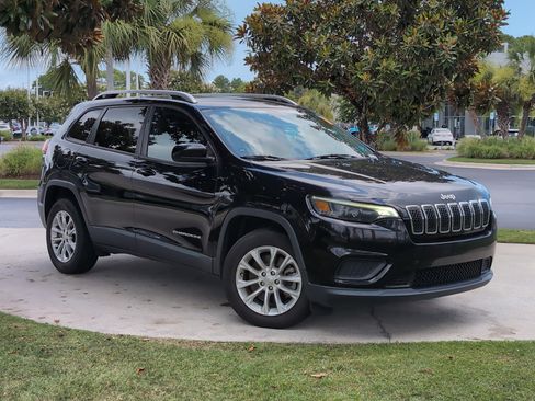 Used 2020 Jeep Cherokee Latitude FWD image 2