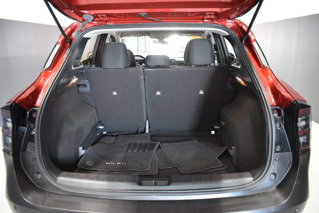 Certified 2025 Nissan Kicks SV FWD image 31