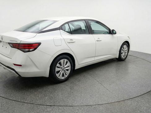 Used 2025 Nissan Sentra S image 9