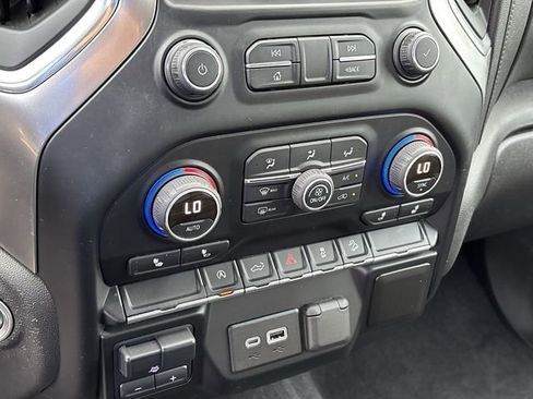 Used 2020 Chevrolet Silverado 1500 LT Trail Boss w/ Convenience Package AWD/4WD image 18