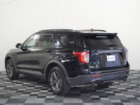 Used 2021 Ford Explorer XLT w/ Equipment Group 202A AWD/4WD image 3