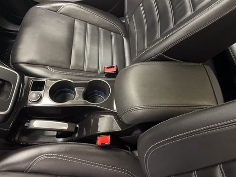 Used 2017 Ford C-MAX Energi Titanium image 16