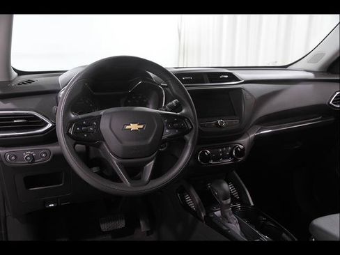Used 2023 Chevrolet TrailBlazer LT AWD/4WD image 6