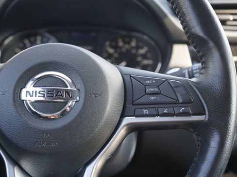 Used 2019 Nissan Rogue SV image 14