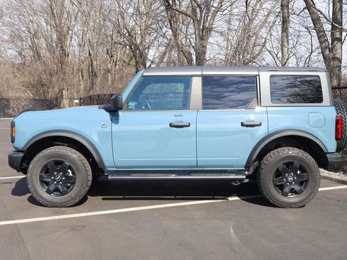 Used 2022 Ford Bronco Black Diamond image 4