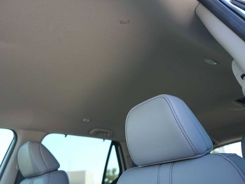 Used 2025 Honda Pilot EX-L image 25