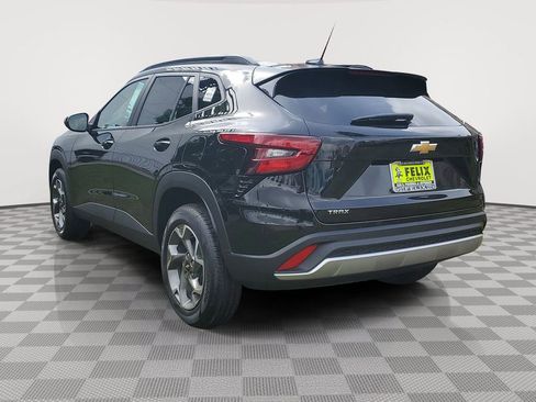 New 2026 Chevrolet Trax LT w/ Sunroof Package FWD image 4