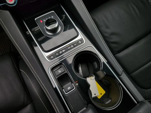 Used 2017 Jaguar F-PACE R-Sport image 16