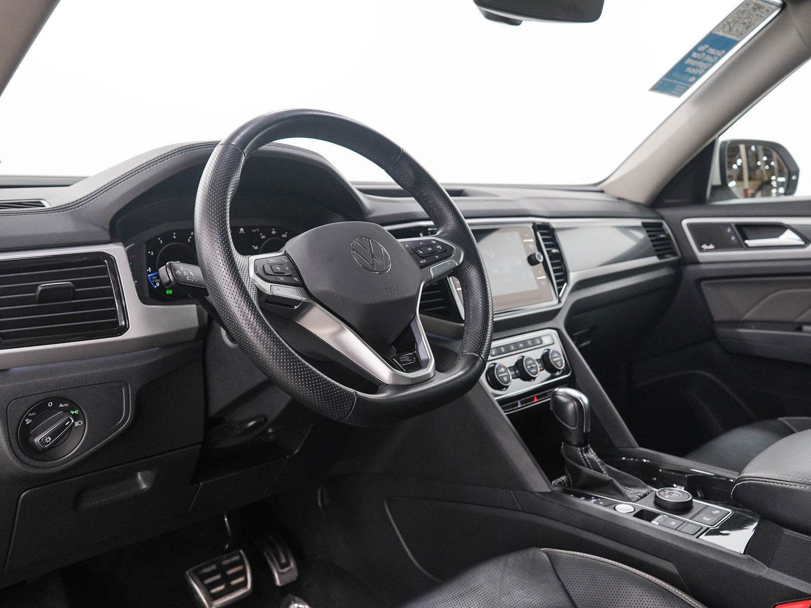 Used 2023 Volkswagen Atlas SEL Premium AWD/4WD image 26