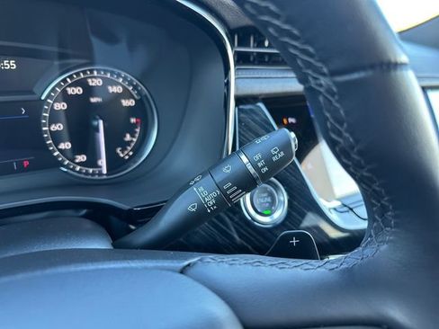 Used 2025 Cadillac XT6 Premium Luxury image 26