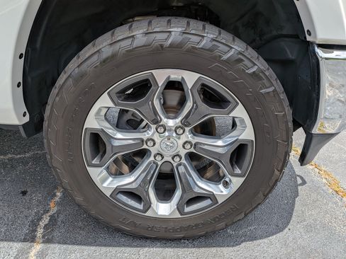 Used 2019 RAM 1500 Limited AWD/4WD image 12