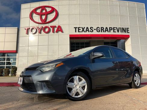 Used 2015 Toyota Corolla LE image 2