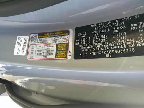 Used 2025 Kia Carnival EX image 37