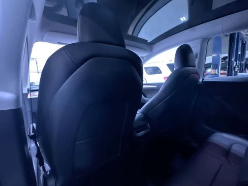 Used 2024 Tesla Model Y Long Range image 37