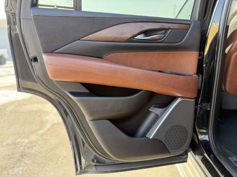 Used 2017 Cadillac Escalade Luxury image 27