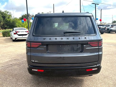 Used 2024 Jeep Wagoneer Series II AWD/4WD image 5