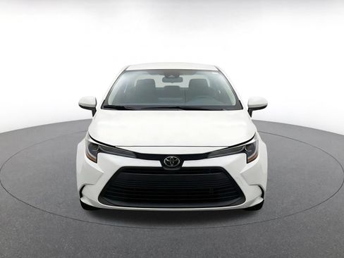 Used 2025 Toyota Corolla LE FWD image 2