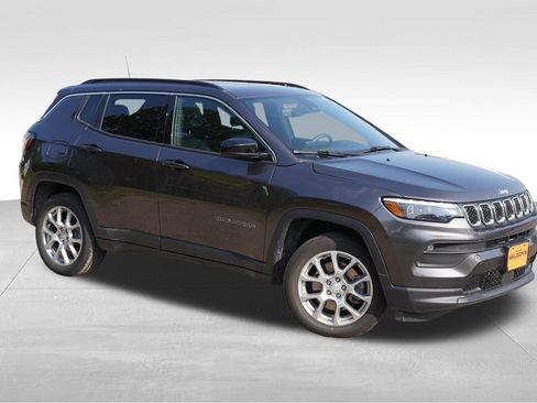 Certified 2023 Jeep Compass Latitude w/ Sun and Sound Group AWD/4WD image 2