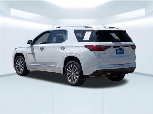 Used 2023 Chevrolet Traverse Premier FWD image 4