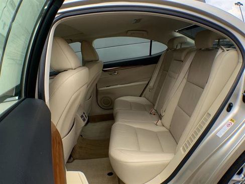 Used 2013 Lexus ES 300h w/ Luxury Pkg image 23
