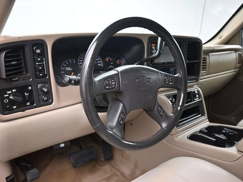 Used 2005 Chevrolet Suburban Z71 w/ Preferred Equipment Group AWD/4WD image 14