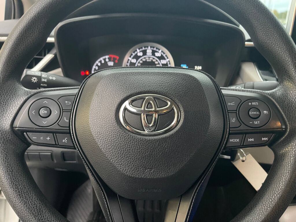 Used 2021 Toyota Corolla LE FWD image 14