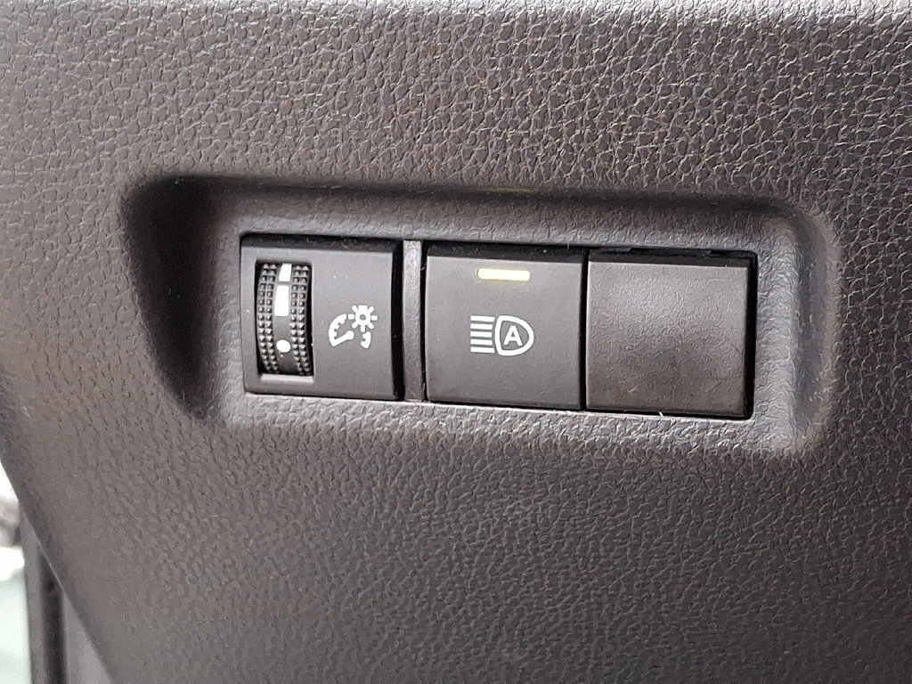 Used 2021 Toyota RAV4 XLE AWD/4WD image 22