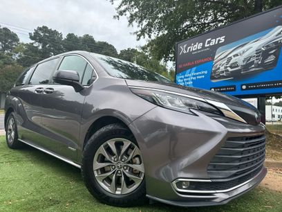 Used 2021 Toyota Sienna XLE