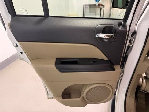 Used 2017 Jeep Patriot Latitude FWD image 17