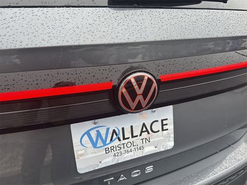 New 2026 Volkswagen Taos SE image 6