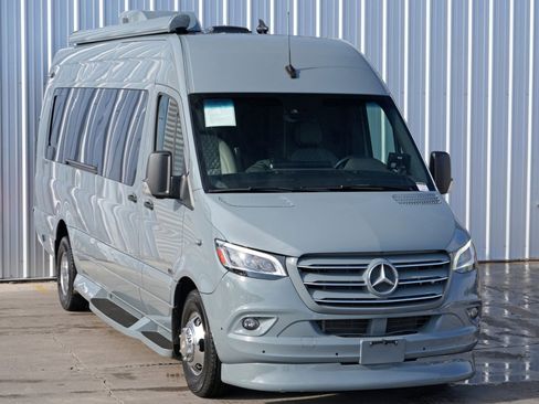 Used 2023 Mercedes-Benz Sprinter 3500 w/ Parking Package image 92