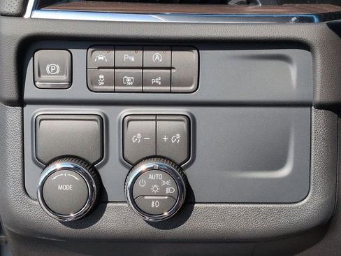 New 2026 Chevrolet Suburban Premier image 16