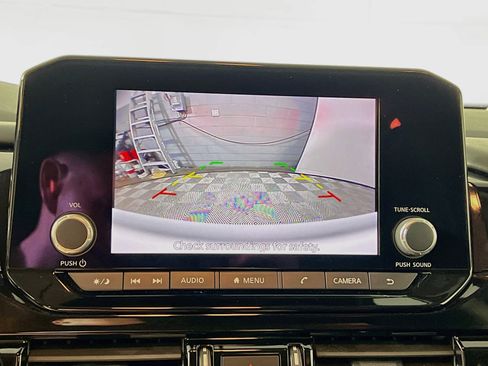 Used 2025 Nissan Pathfinder SV FWD image 28
