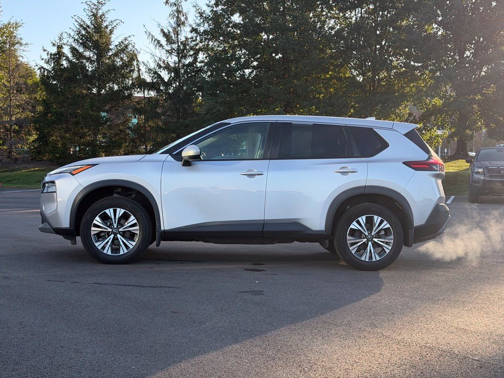 Used 2023 Nissan Rogue SV AWD/4WD image 3